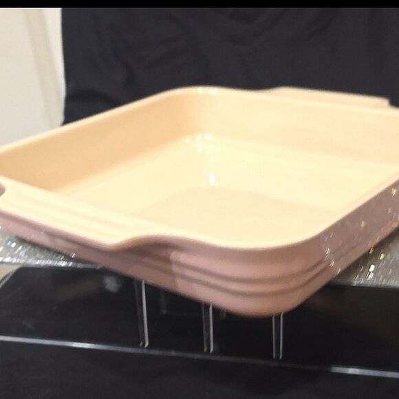 Le Creuset 23cm Square Baking Dish- Chiffon Pink - Picture 6 of 8